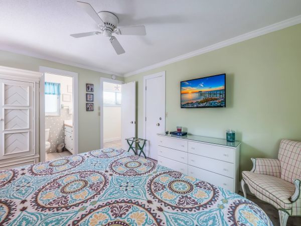 Two Bedroom Anna Maria Island Pool Home 2 Blocks to Beaches