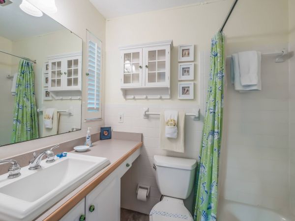 Two Bedroom Anna Maria Island Pool Home 2 Blocks to Beaches