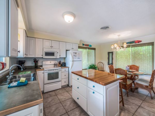 Two Bedroom Anna Maria Island Pool Home 2 Blocks to Beaches