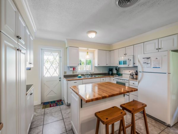 Two Bedroom Anna Maria Island Pool Home 2 Blocks to Beaches