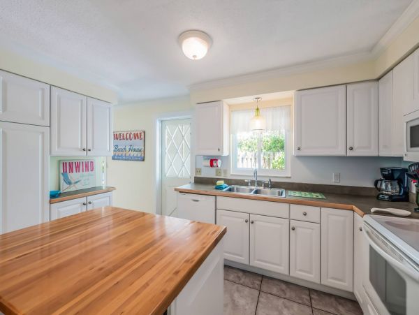 Two Bedroom Anna Maria Island Pool Home 2 Blocks to Beaches