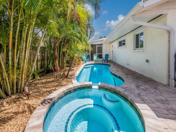 Two Bedroom Anna Maria Island Pool Home 2 Blocks to Beaches