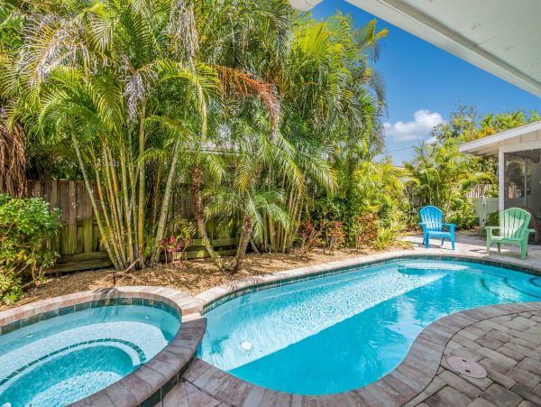 Two Bedroom Anna Maria Island Pool Home 2 Blocks to Beaches