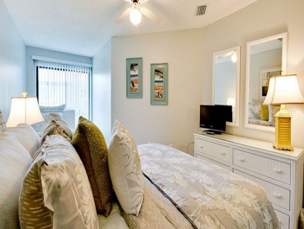 Condo with 2 Bedrooms Very Nice Community Pool/ Facilities.