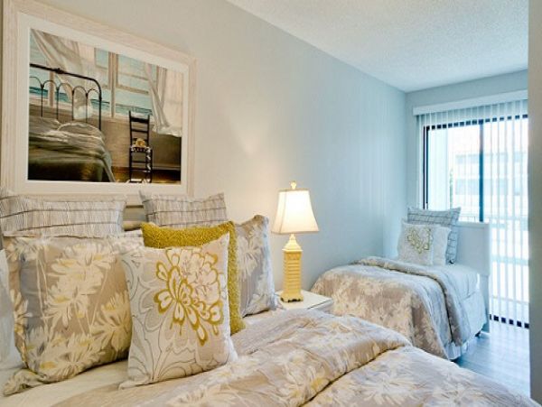 Condo with 2 Bedrooms Very Nice Community Pool/ Facilities.