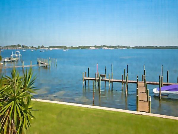 Condo with 2 Bedrooms Very Nice Community Pool/ Facilities.