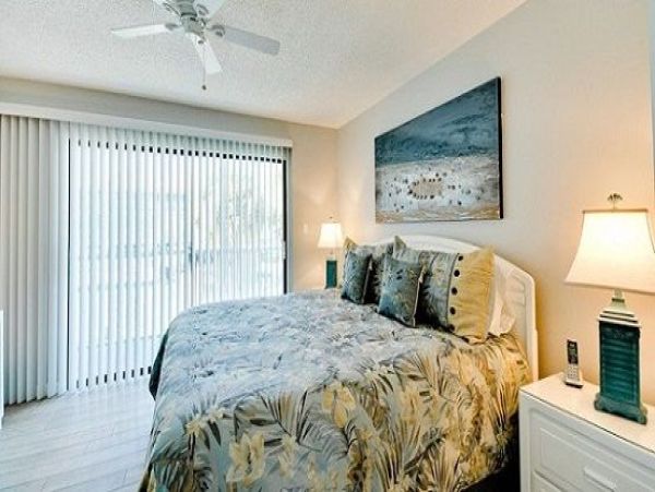 Condo with 2 Bedrooms Very Nice Community Pool/ Facilities.