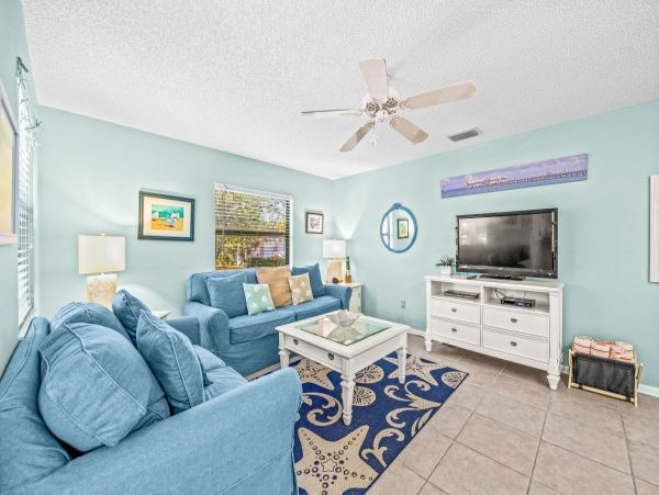 Holmes Beach Vacation Home Just 3 Minutes Walk to the Beach
