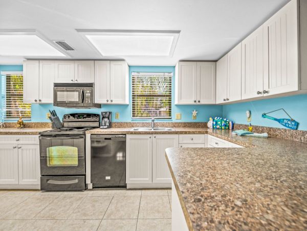 Holmes Beach Vacation Home Just 3 Minutes Walk to the Beach