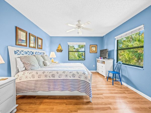 Holmes Beach Vacation Home Just 3 Minutes Walk to the Beach