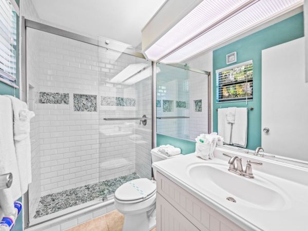 Holmes Beach Vacation Home Just 3 Minutes Walk to the Beach