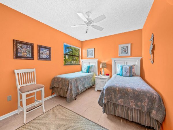 Holmes Beach Vacation Home Just 3 Minutes Walk to the Beach
