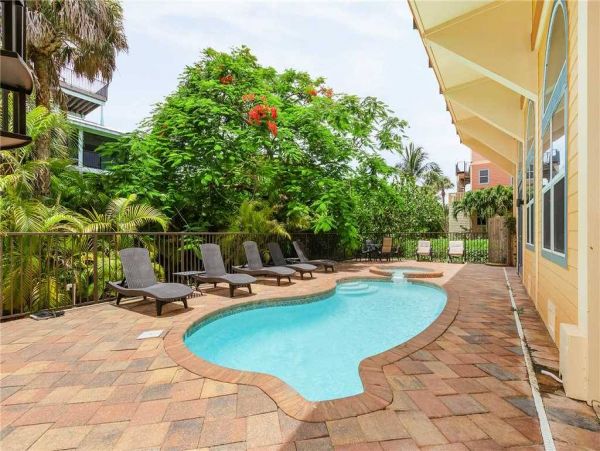 Captiva Four Bedroom Luxury Home Steps from the Beach