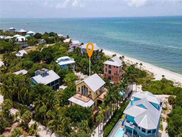Captiva Four Bedroom Luxury Home Steps from the Beach