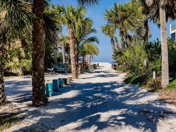 Captiva Island Four Bedroom Extraordinary Vacation Residence