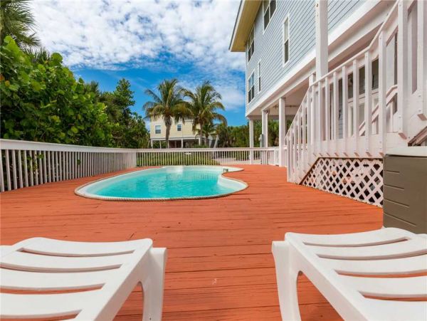 Captiva Vacation Home With 4 Bedrooms Short Walk to Beach