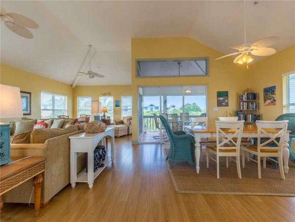 Captiva Vacation Home With 4 Bedrooms Short Walk to Beach