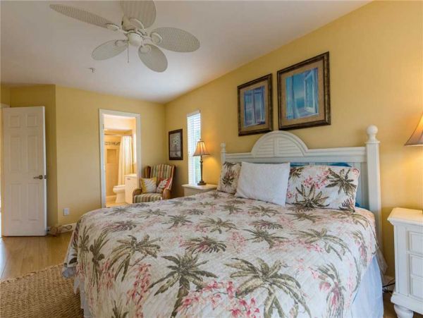 Captiva Vacation Home With 4 Bedrooms Short Walk to Beach