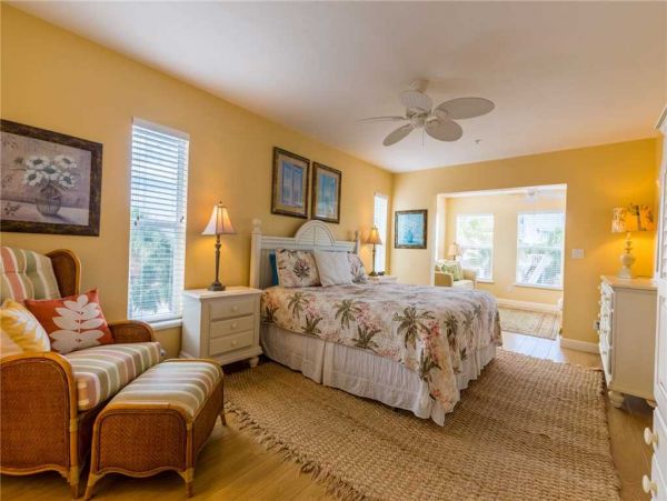 Captiva Vacation Home With 4 Bedrooms Short Walk to Beach