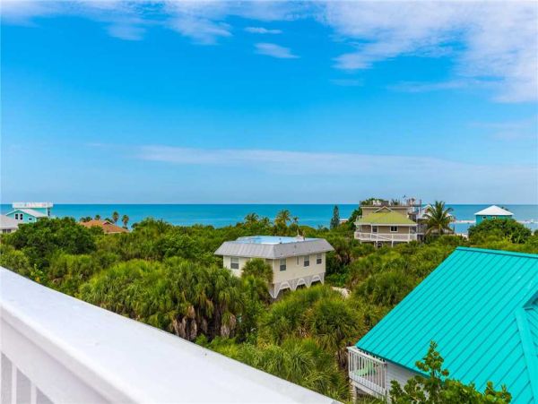 Captiva Vacation Home With 4 Bedrooms Short Walk to Beach