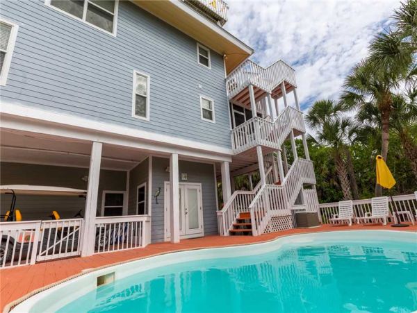 Captiva Vacation Home With 4 Bedrooms Short Walk to Beach