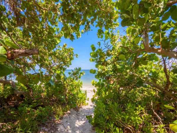 Four Bedroom Captiva Rental Home Located On The Beach