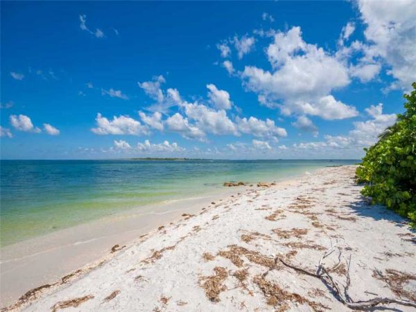 Four Bedroom Captiva Rental Home Located On The Beach