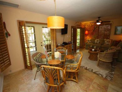 Captiva Vacation Rental Home - Sleeps 4 - Shared Pool