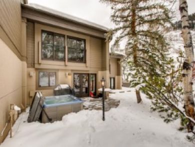 Vail  Stunning Vacation Home Sleeps Eleven Shuttle to Lifts