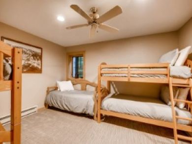 Vail  Stunning Vacation Home Sleeps Eleven Shuttle to Lifts