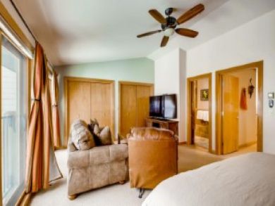 Vail  Stunning Vacation Home Sleeps Eleven Shuttle to Lifts