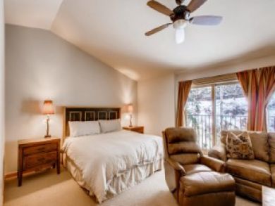 Vail  Stunning Vacation Home Sleeps Eleven Shuttle to Lifts