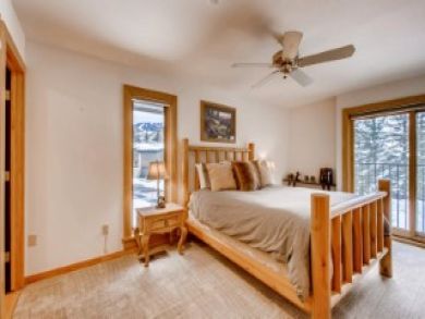 Vail  Stunning Vacation Home Sleeps Eleven Shuttle to Lifts