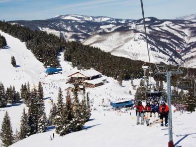 Vail  Stunning Vacation Home Sleeps Eleven Shuttle to Lifts
