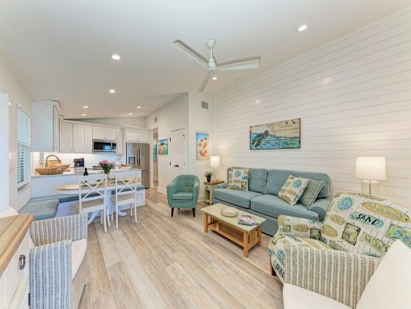Holmes Beach Vacation Rental 2BR Florida Gulf Coast Beachfront Home