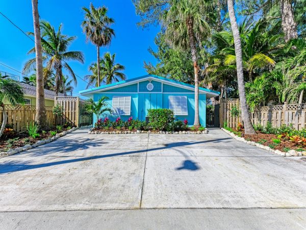 Holmes Beach Vacation Rental 2BR Florida Gulf Coast Beachfront Home