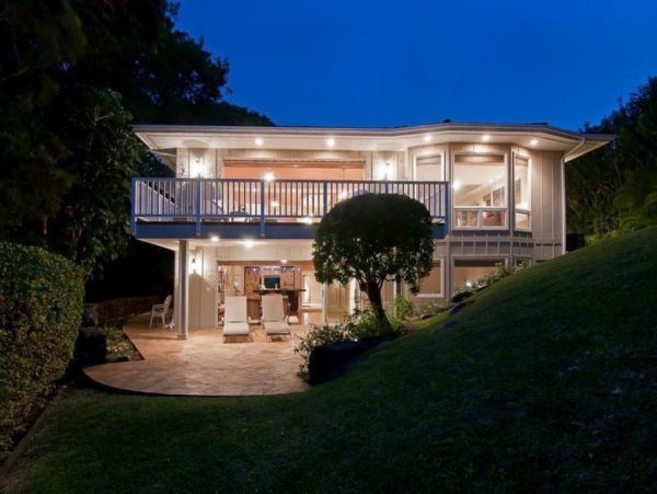 Lovely Lahaina Rental Pacific Views Path to Beach from House