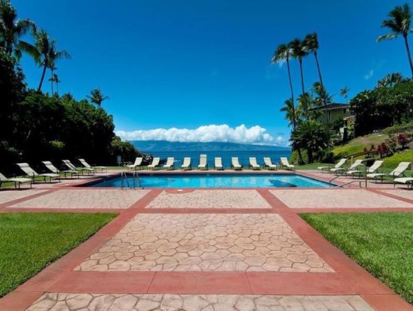Lovely Lahaina Rental Pacific Views Path to Beach from House