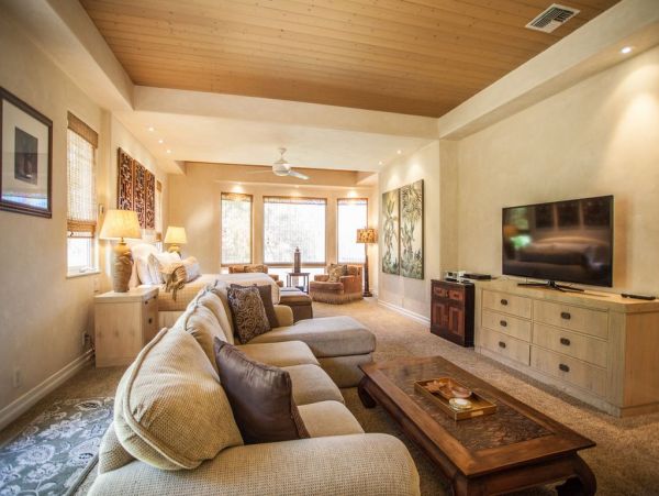 Lovely Lahaina Rental Pacific Views Path to Beach from House