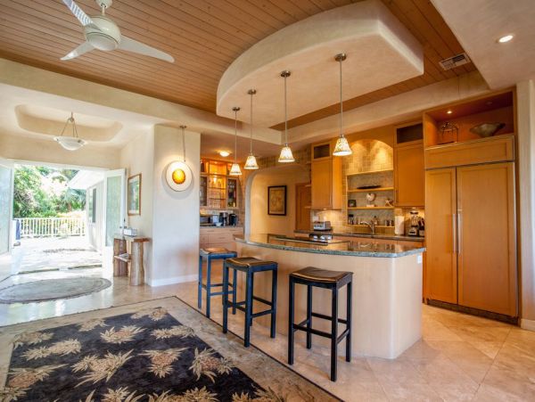 Lovely Lahaina Rental Pacific Views Path to Beach from House