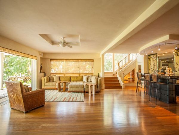 Lovely Lahaina Rental Pacific Views Path to Beach from House