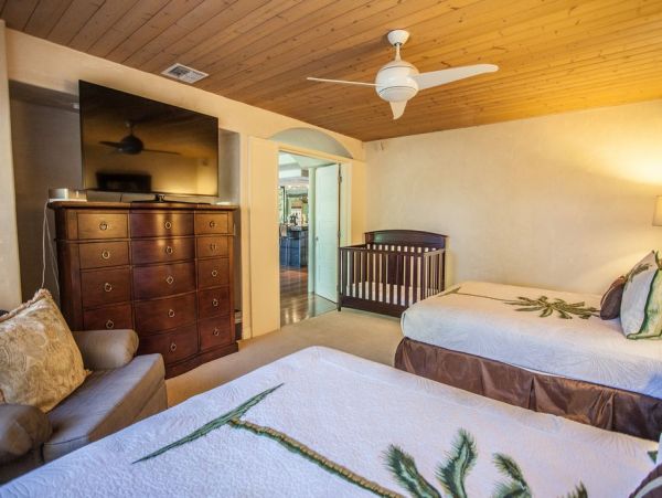 Lovely Lahaina Rental Pacific Views Path to Beach from House