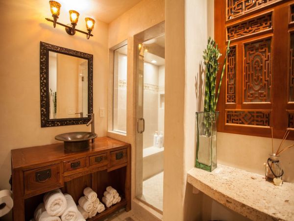 Lovely Lahaina Rental Pacific Views Path to Beach from House