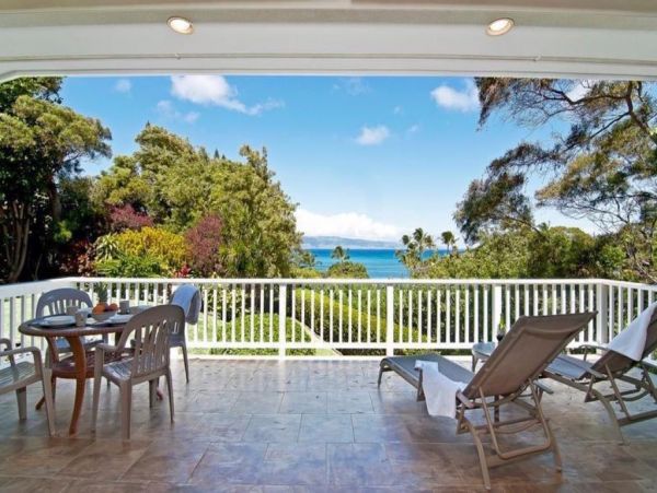 Lovely Lahaina Rental Pacific Views Path to Beach from House