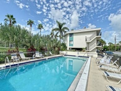 ACROSS ST FROM BEACH ANNA MARIA RENTAL