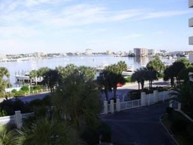 Sleeps 4 An Amazing Outdoor Pool Great Beach Rental