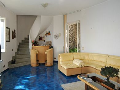 Spacious living room