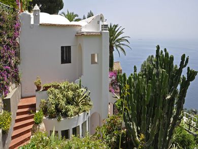 A Positano residence overlooking the splendid panorama of the Amalfi Coast