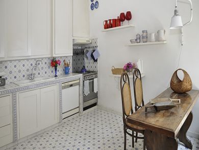 Kitchen with breakfast table