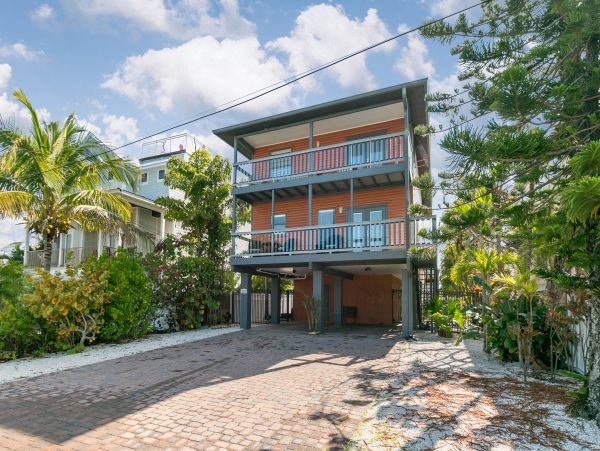 Bradenton Beach 3 Bedroom Rental 1 Block From the Sandy Beach